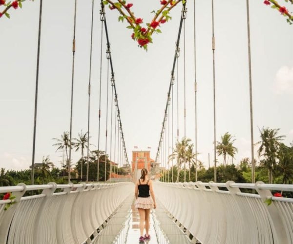 Sari Timbul Glass Bridge